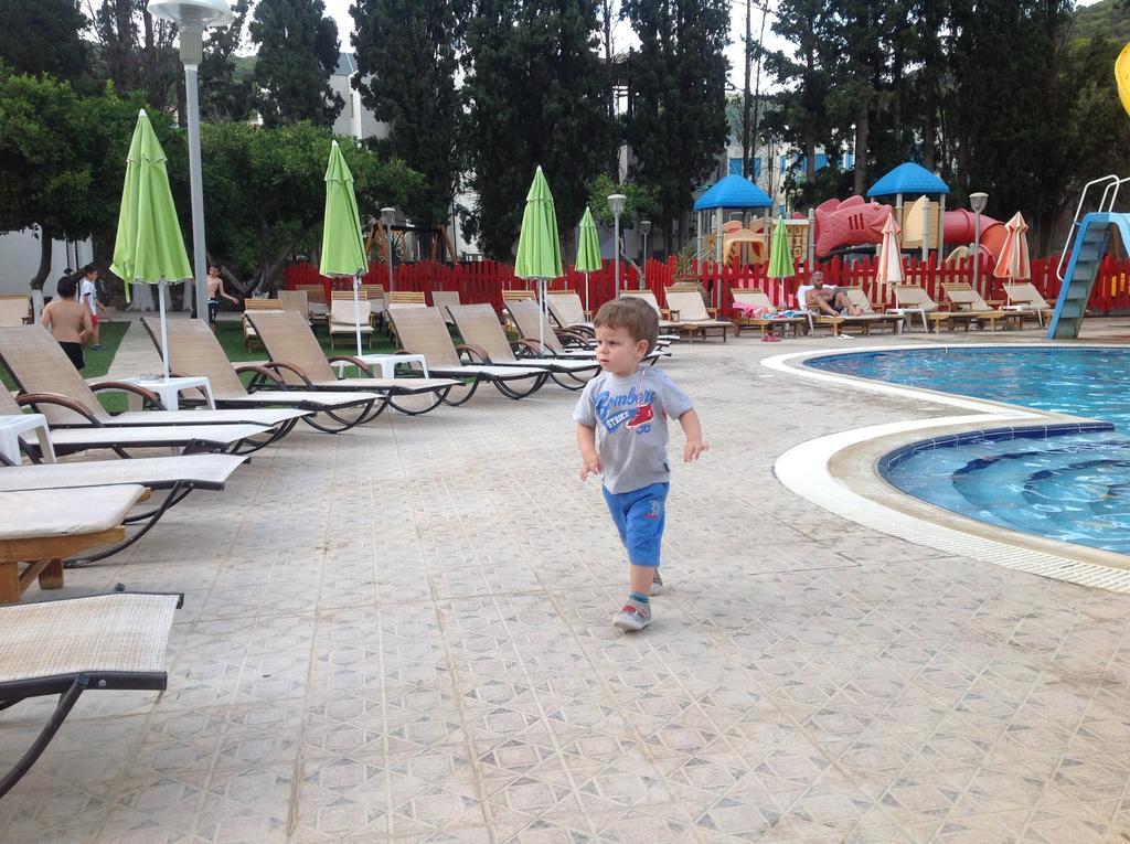 Kamares Apartments Εε Poros Town ภายนอก รูปภาพ