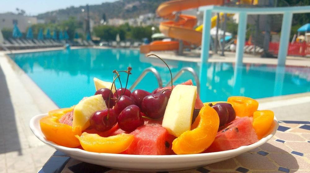 Kamares Apartments Εε Poros Town ภายนอก รูปภาพ