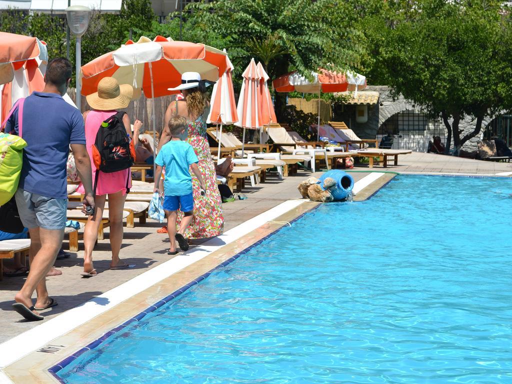 Kamares Apartments Εε Poros Town ภายนอก รูปภาพ