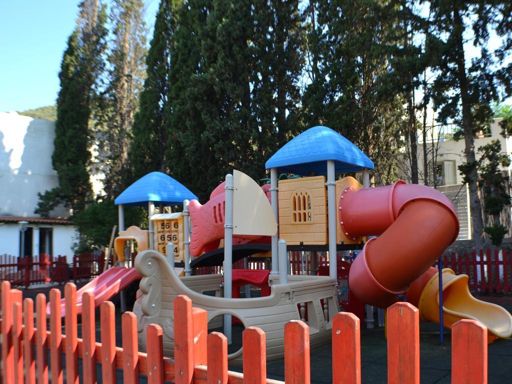 Kamares Apartments Εε Poros Town ภายนอก รูปภาพ