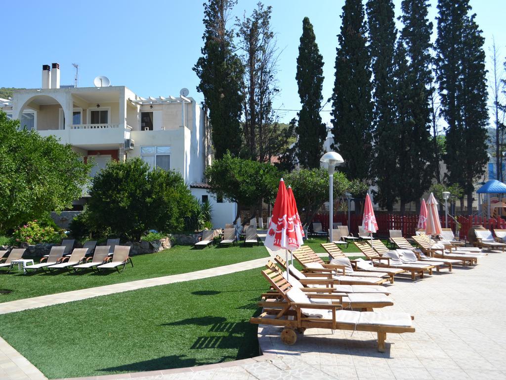 Kamares Apartments Εε Poros Town ภายนอก รูปภาพ