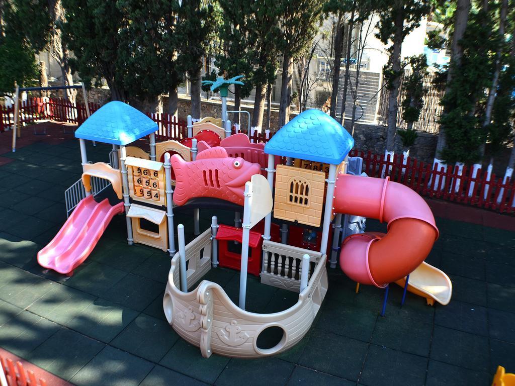 Kamares Apartments Εε Poros Town ภายนอก รูปภาพ