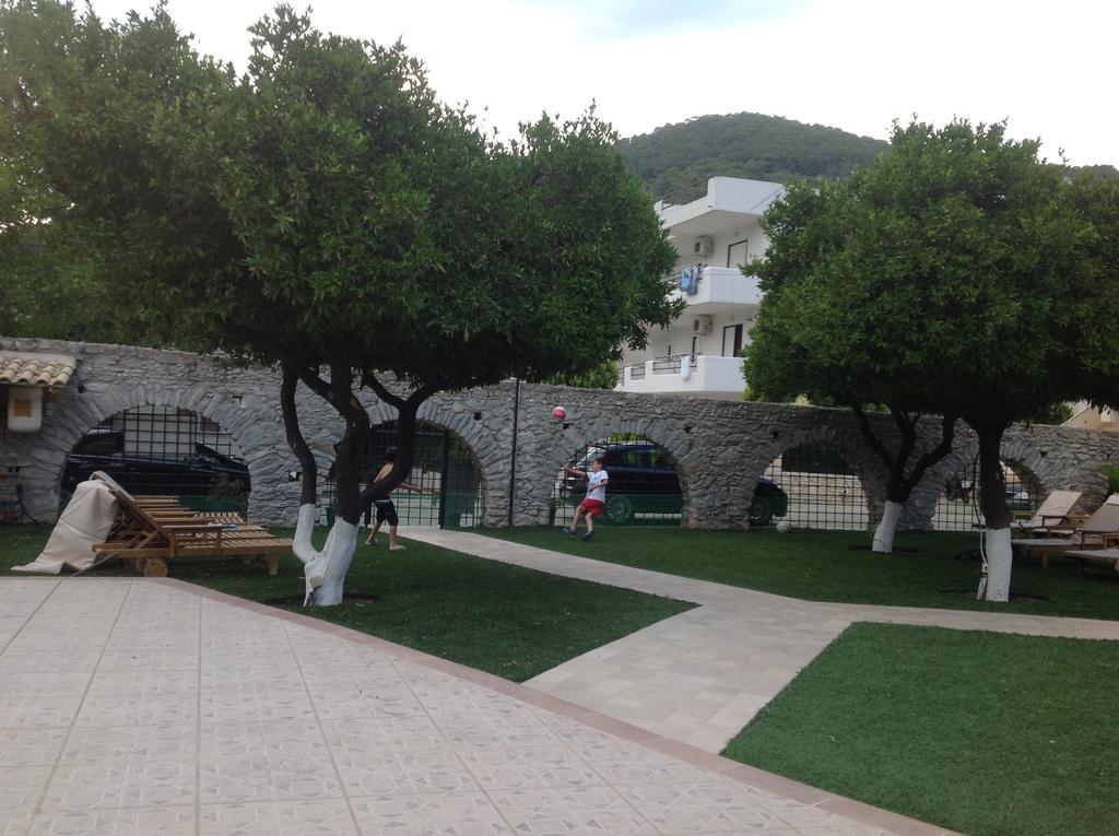 Kamares Apartments Εε Poros Town ภายนอก รูปภาพ