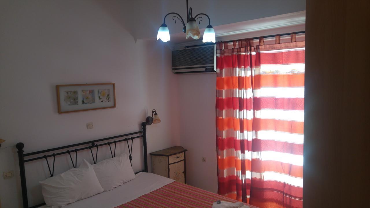 Kamares Apartments Εε Poros Town ภายนอก รูปภาพ