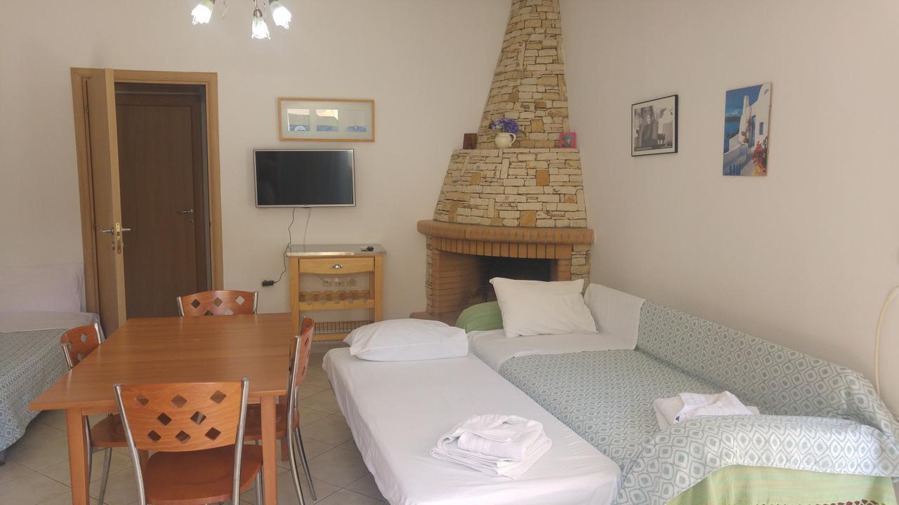 Kamares Apartments Εε Poros Town ภายนอก รูปภาพ
